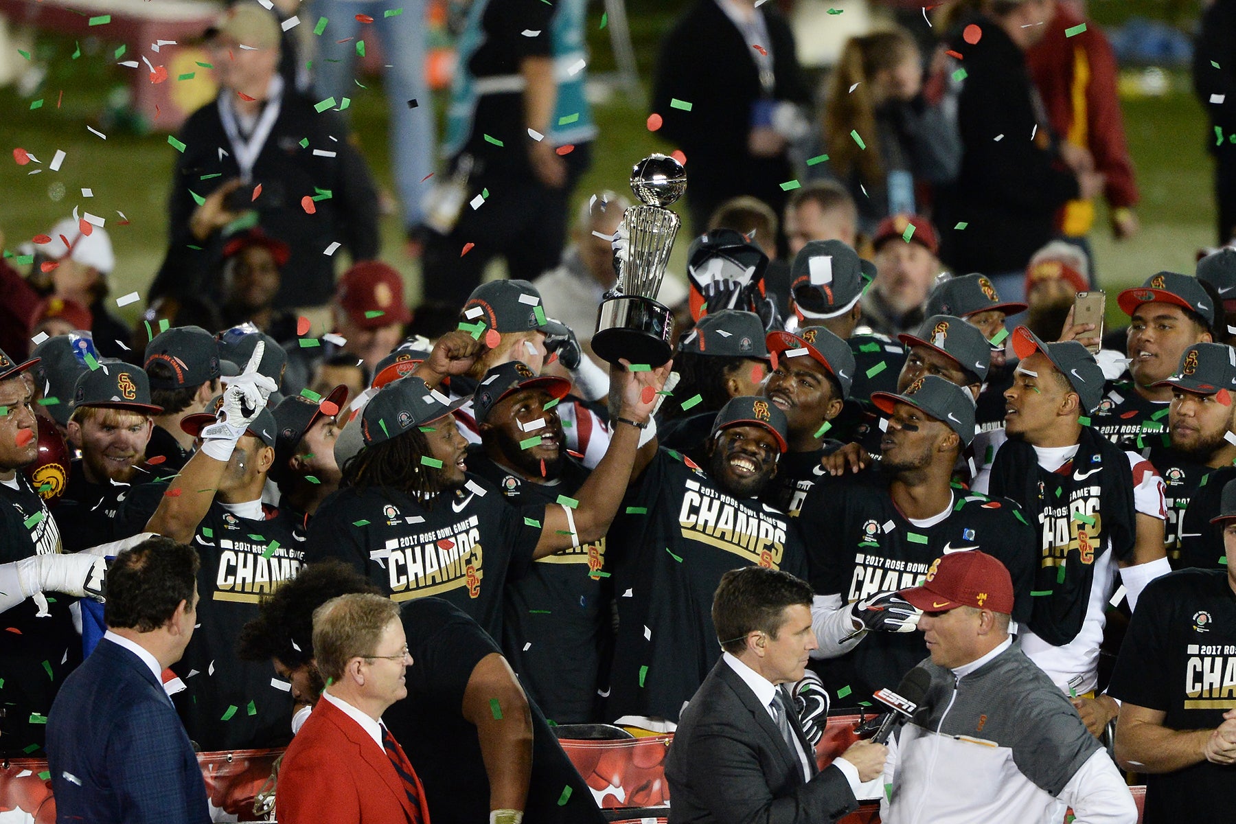 Trojans celebrate the last-minute win in the 2017 Rose Bowl game