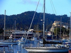 1024px-DowntownMontereyHarbor.090710