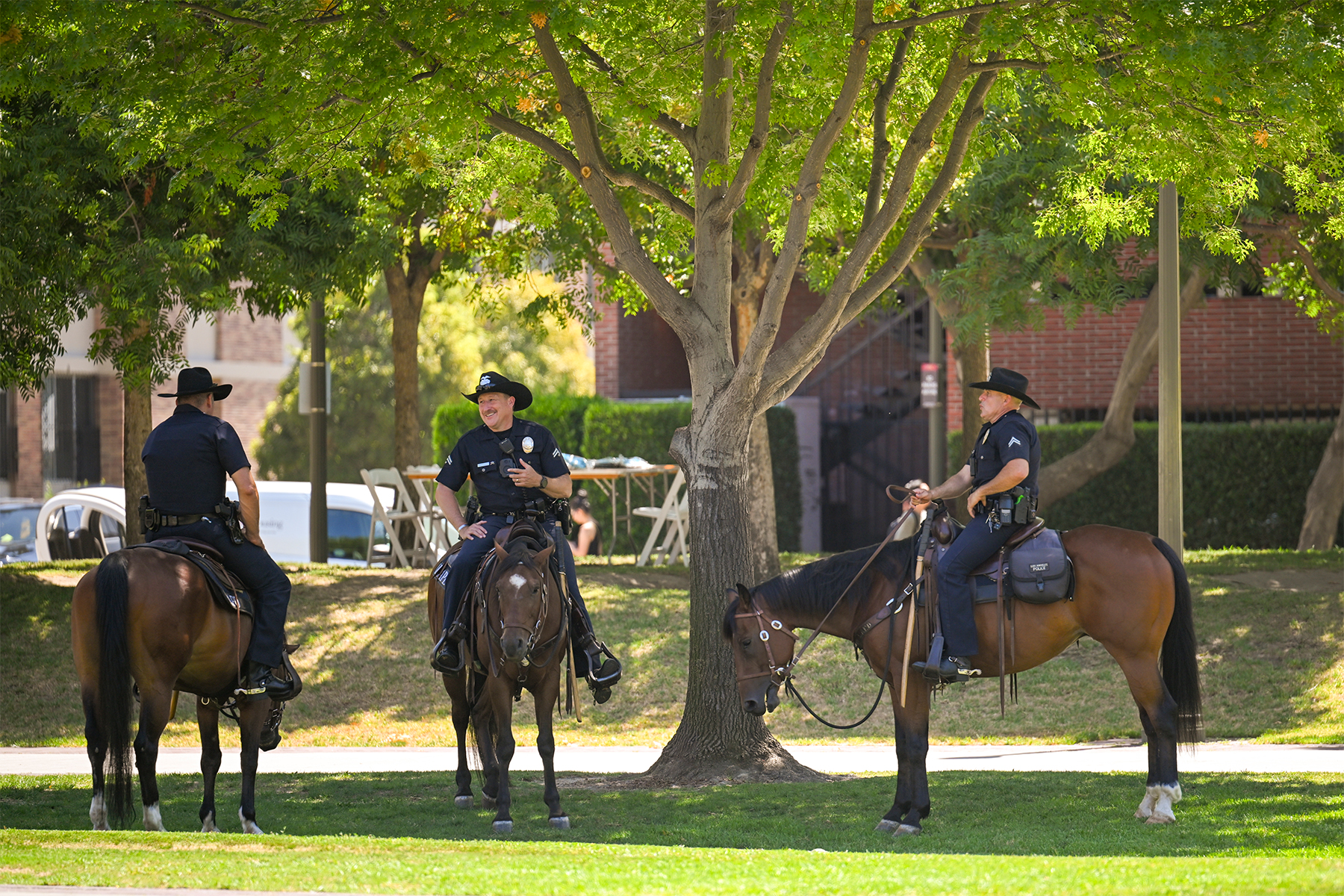 USC back to school: LAPD mounted officers