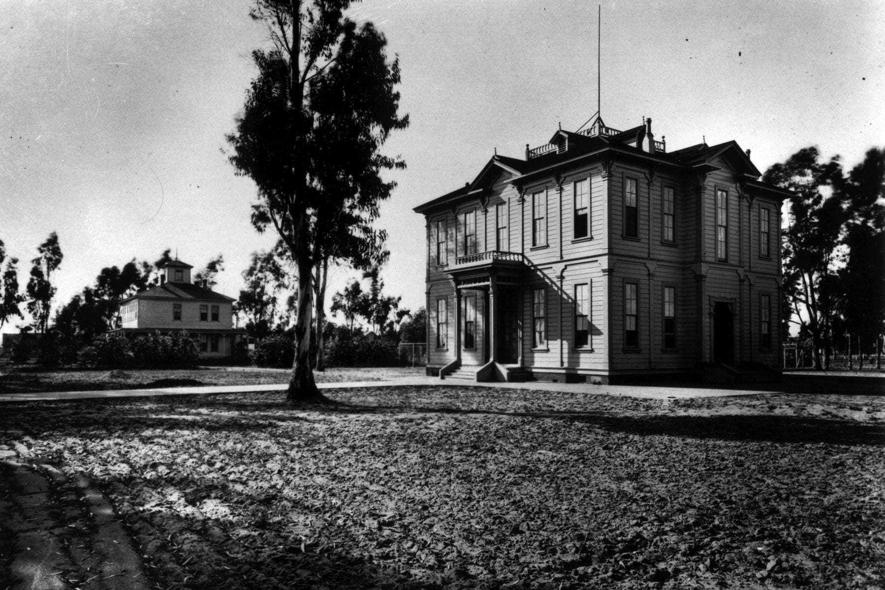 History of the USC campus: Widney Alumni House in its original location (Photo/Courtesy of USC Libraries)