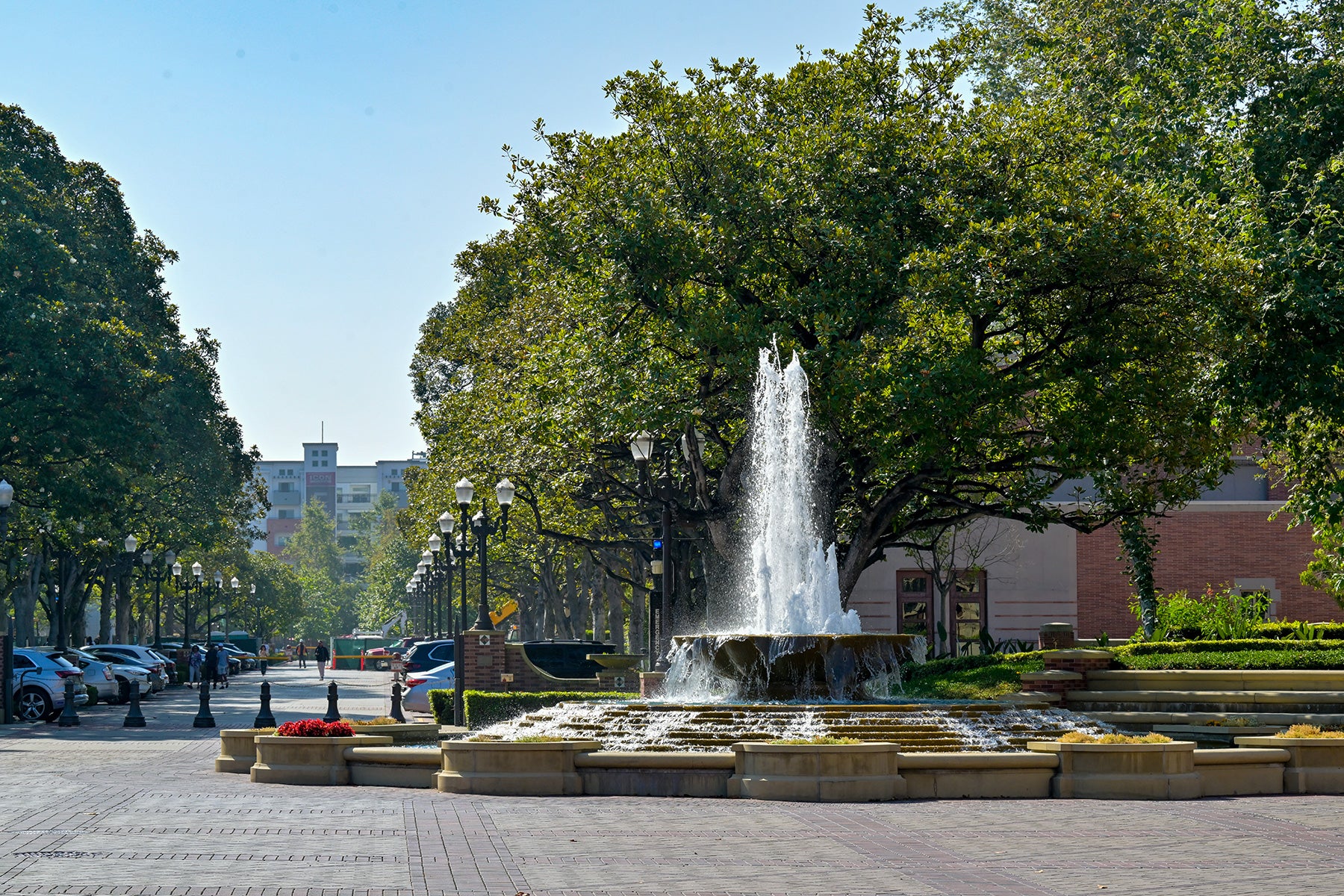 USC campus photos: lonely fountain during summer 2023