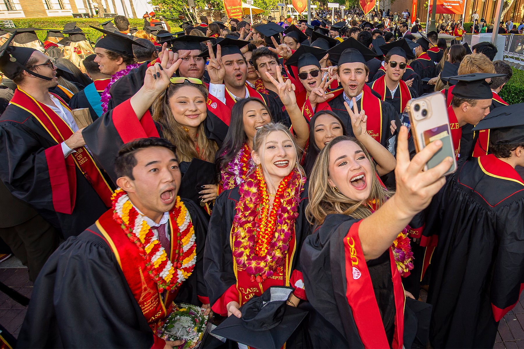 USC 2022 commencement: Students in a selfie
