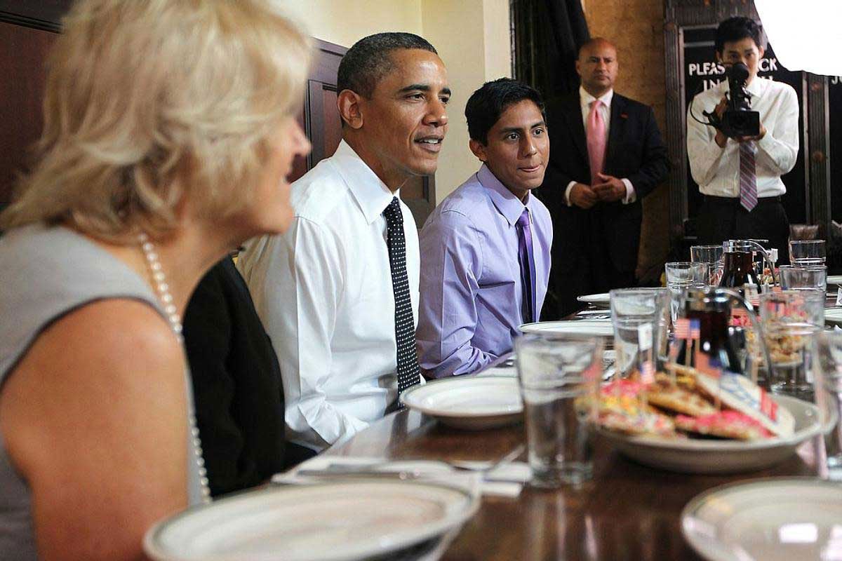 President Obama and Oscar de los Santos at luncheon