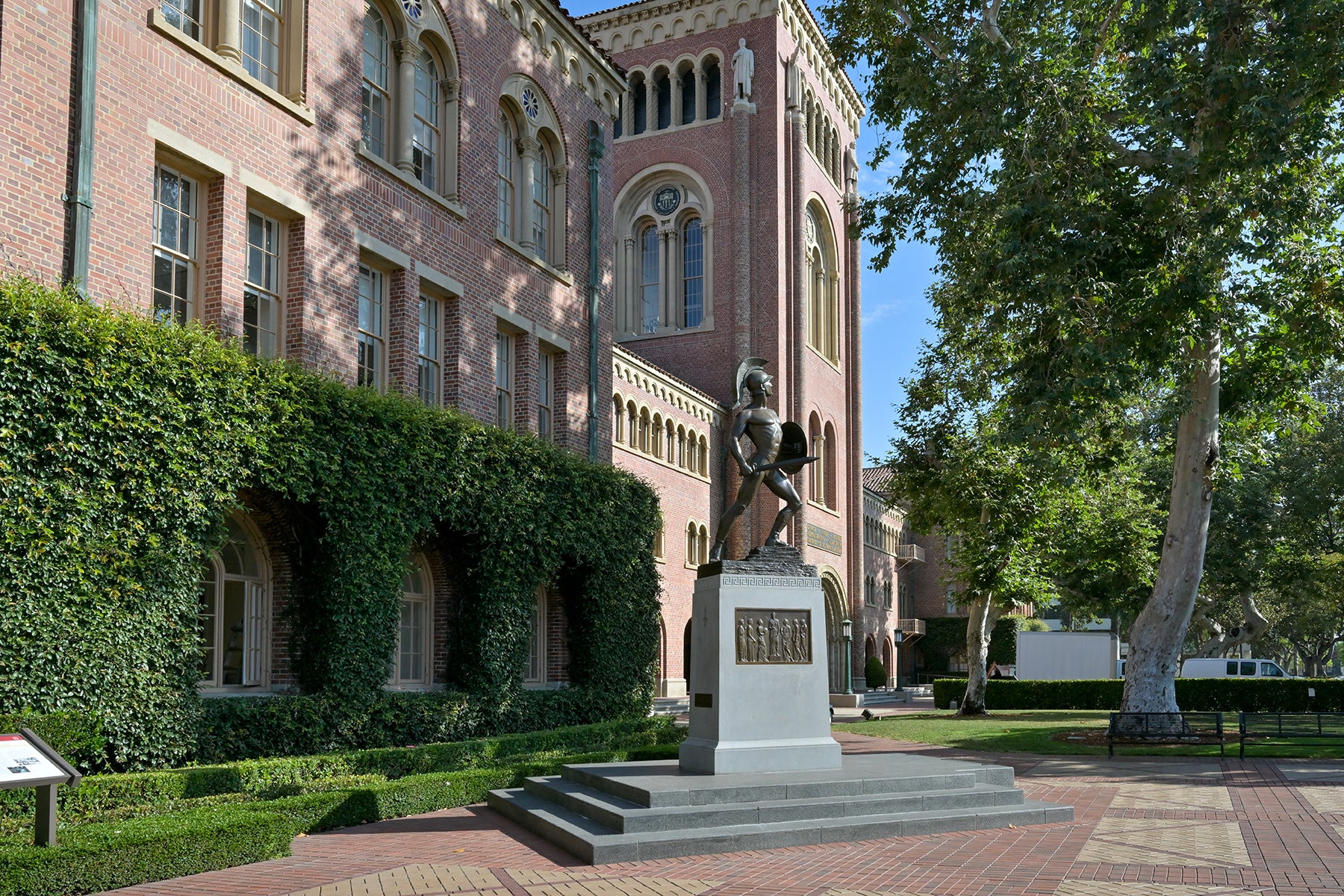 USC campus photos: Tommy stands alone in the summer of 2023