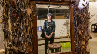 USC Roski student and her sculpture