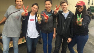 students volunteering
