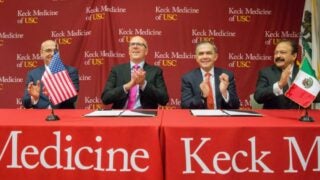 Signing agreement between Keck and Mexico City officials