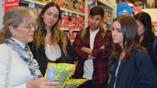 Cary Kreutzer visits grocery store with students