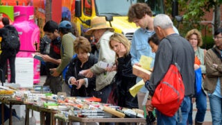 Book lovers check out a display during the 2016 Los Angeles Times Festival of Books at USC. (USC Photo/Gus Ruelas)