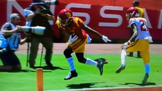 usc football team scores a touchdown
