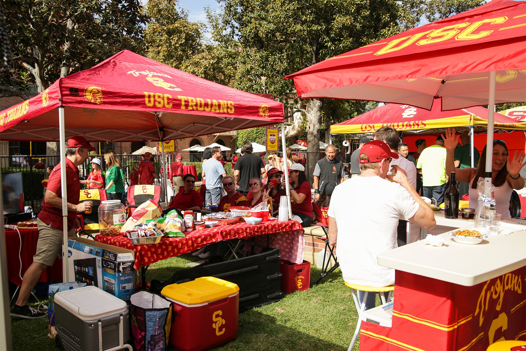 https://today.usc.edu/wp-content/uploads/2023/08/11022019-USC-Football-Oregon-PregameCampus-Dunst_0032_web.jpg