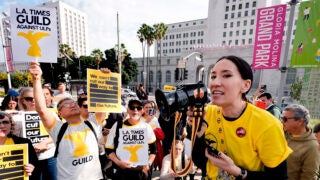 Striking Los Angeles Times employees