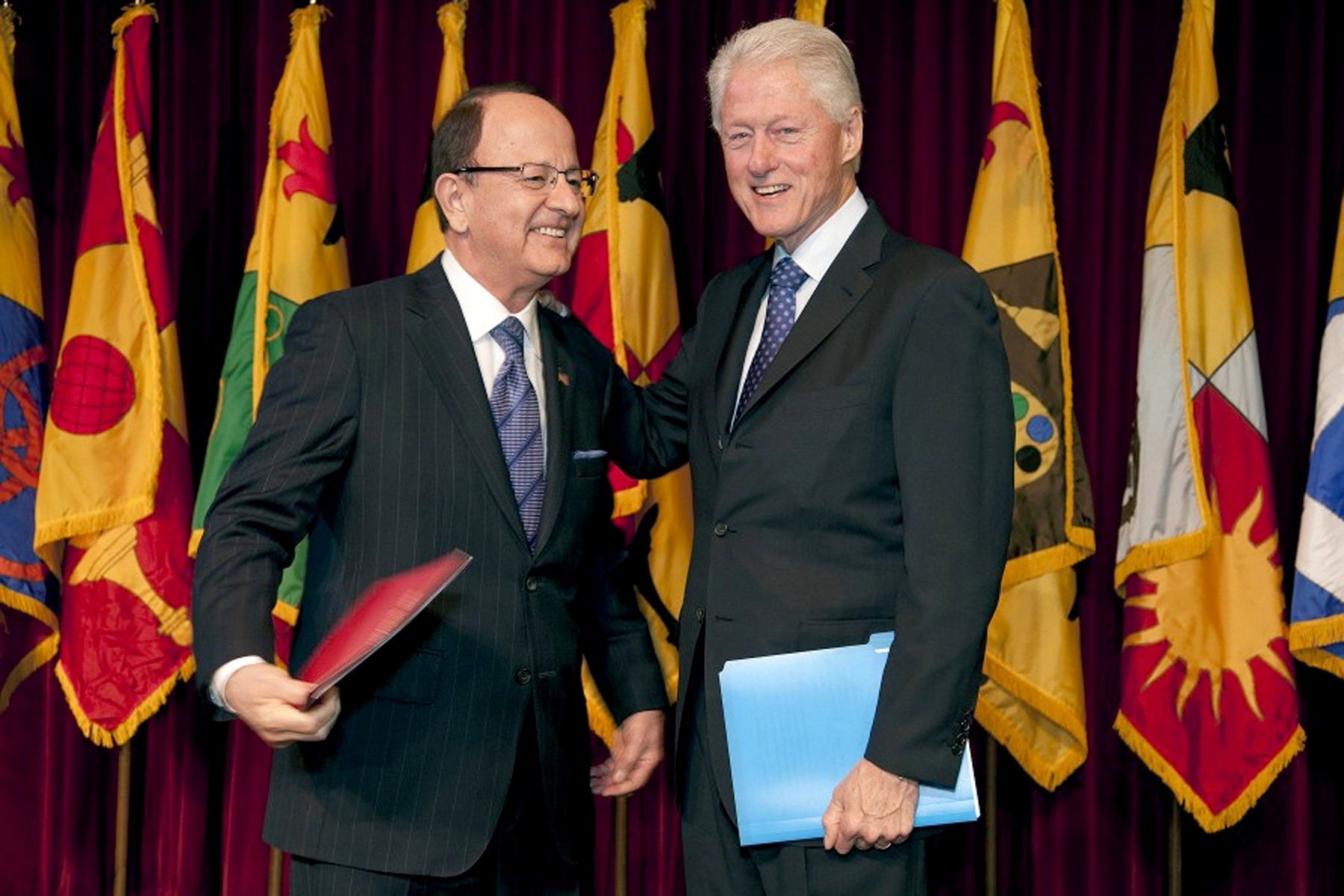 Bill Clinton posing with President Nikias