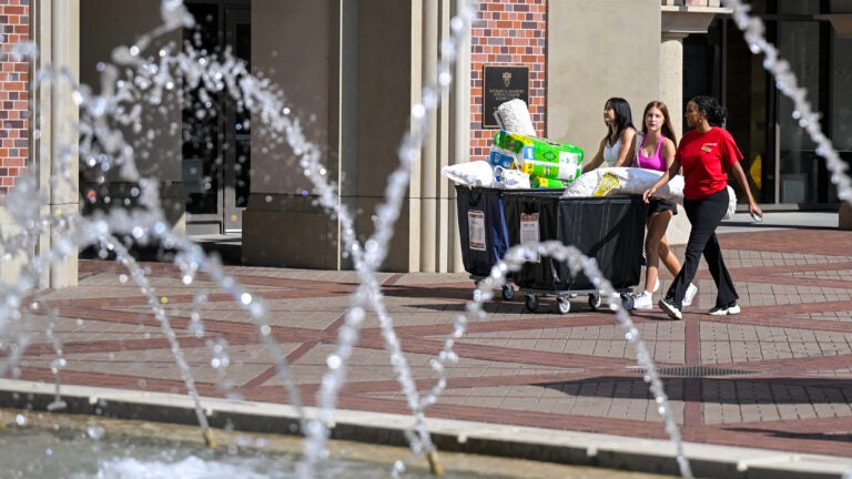 USC move-ins: McCarthy Honors Residential College