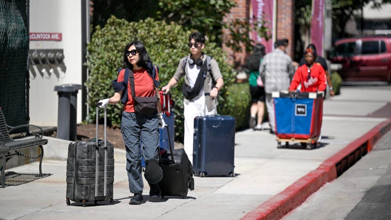 USC move-ins: Parents outside Parkside