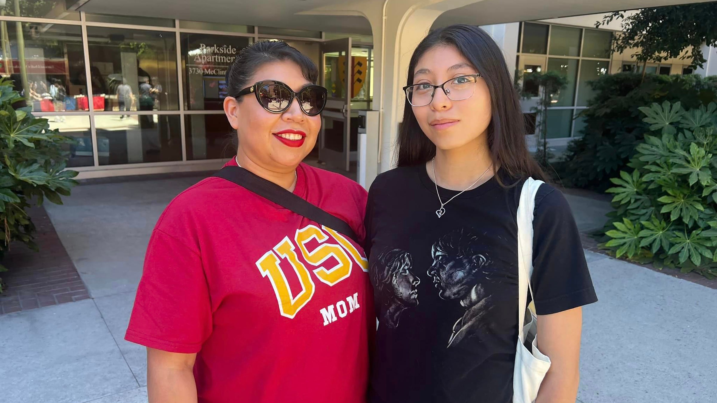 USC move-ins: Martha Vasquez and Samantha Duran