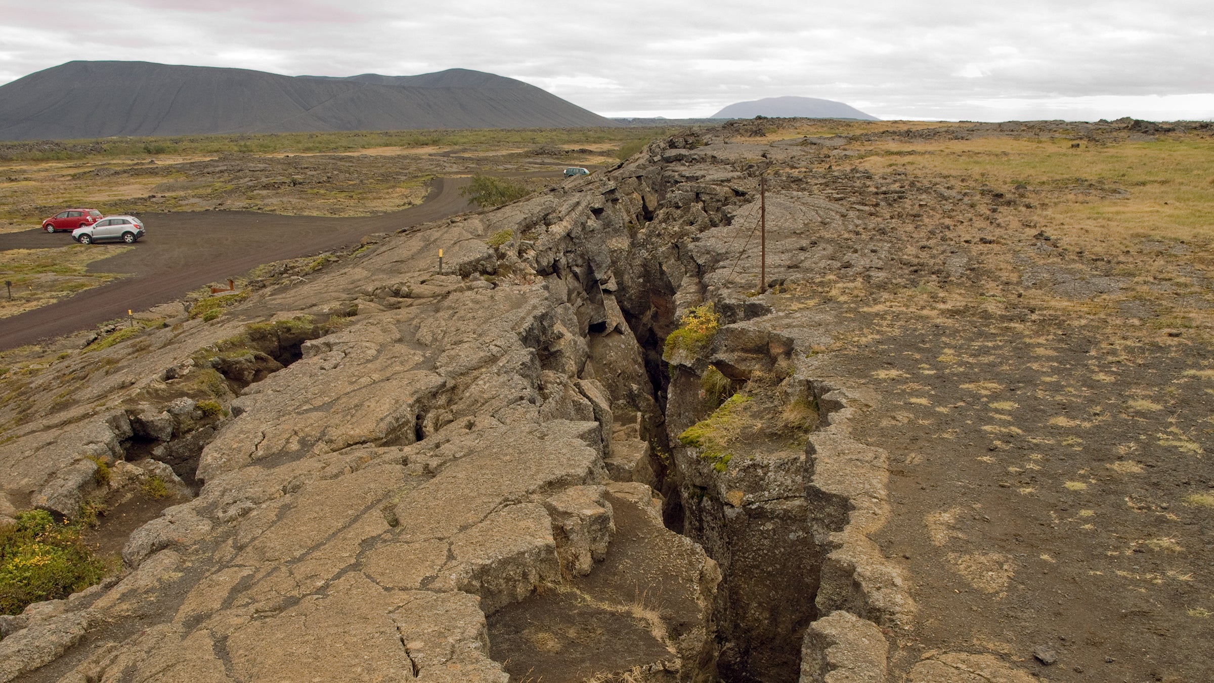 Image of a large fissure in the earth