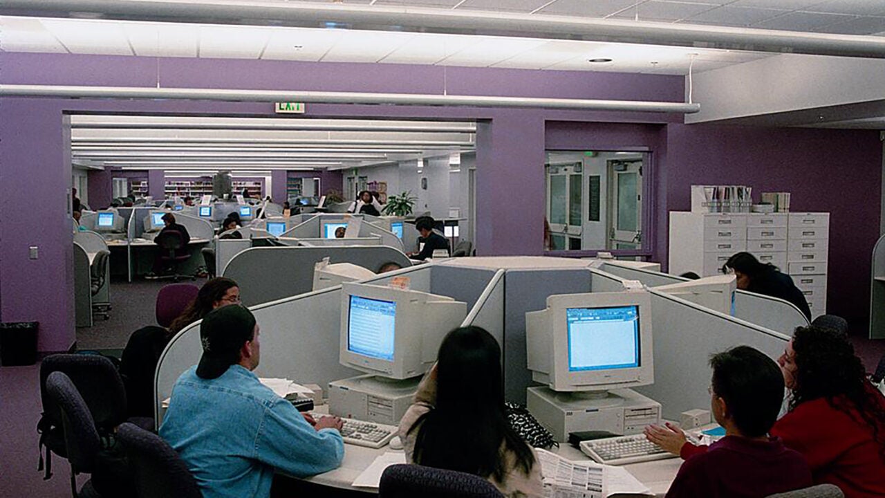 Leavey Library's design, seen in this photo from the late 1990s, deliberately allocated more space to computer labs, classrooms and study areas than to bookstacks. (Photo/Courtesy USC Libraries Special Collections)