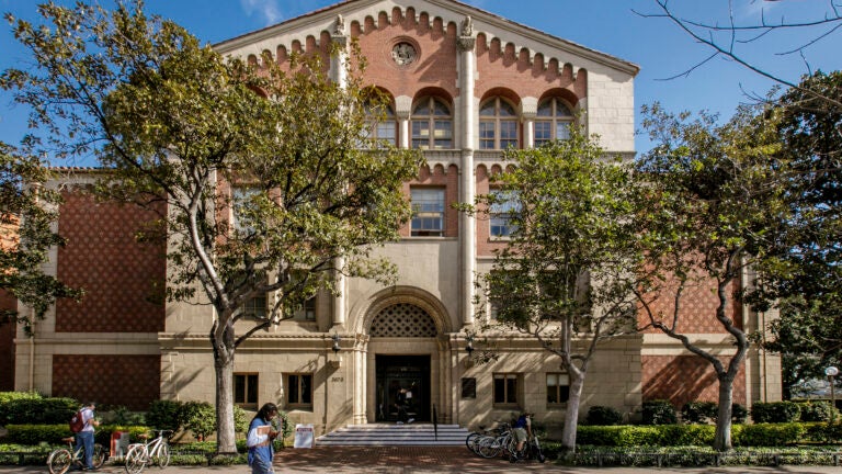 Marshall School of Business building (Photo/Credit David Sprague)