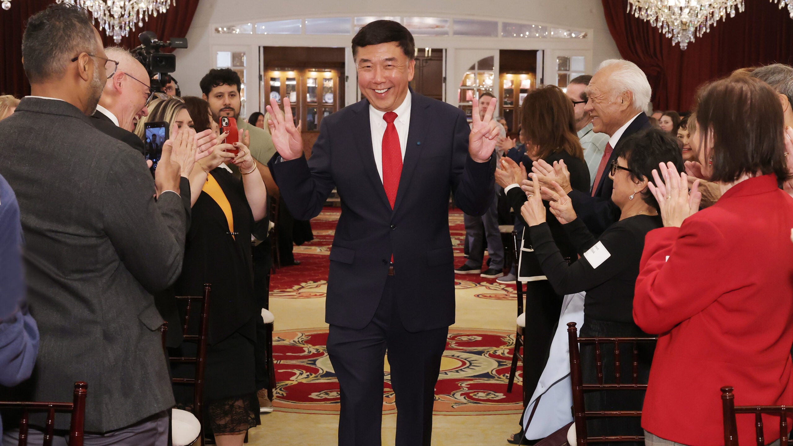 USCDeanChai-195 cr_2400x1350rightsize